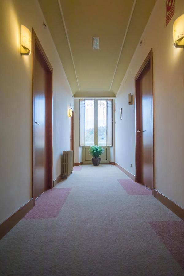 Hotel Roma ساريا المظهر الخارجي الصورة